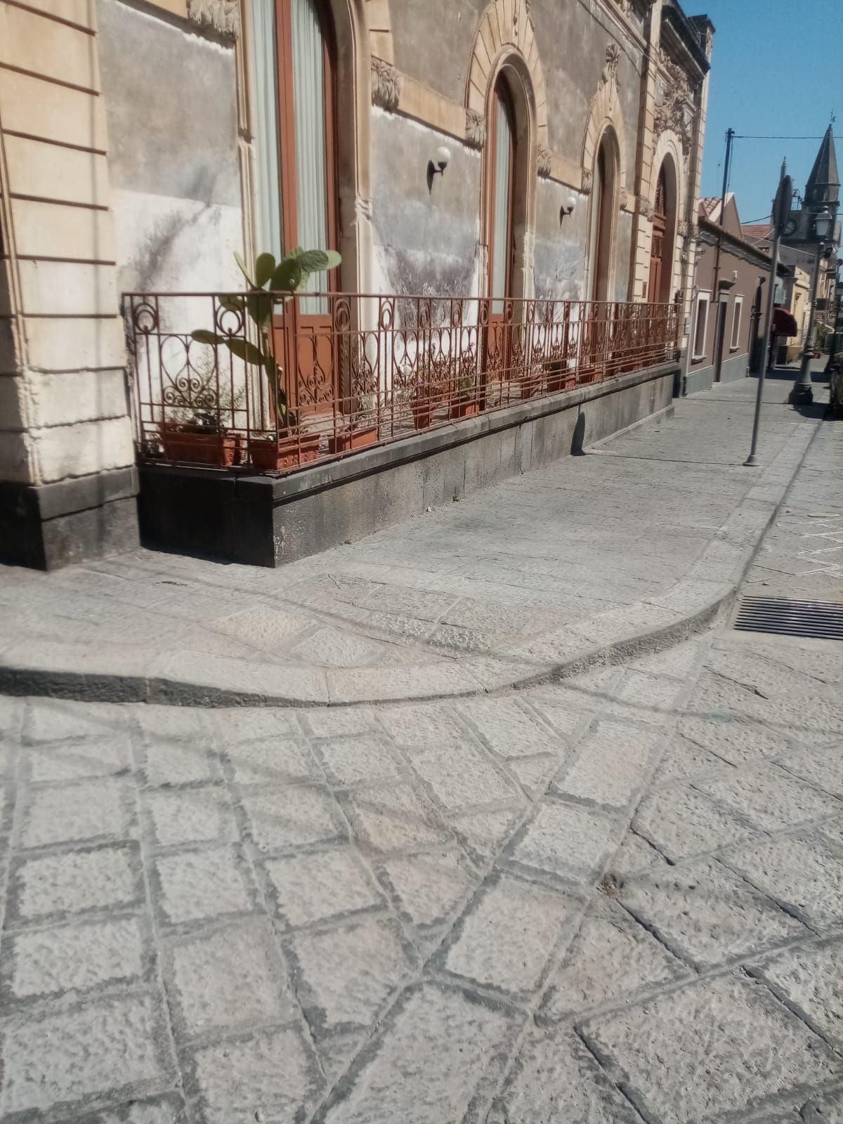 Belpasso - lavori strada via Roma 1