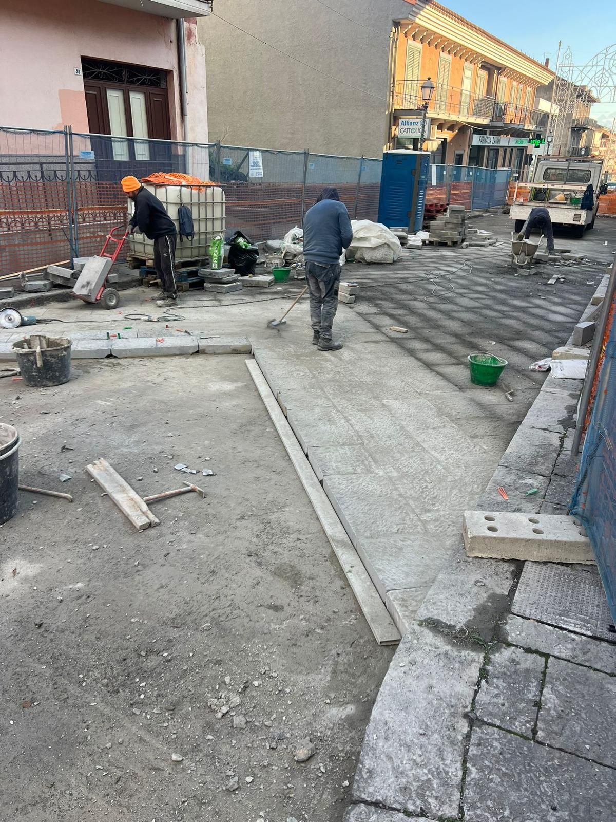 Belpasso - lavori strada via Roma 3