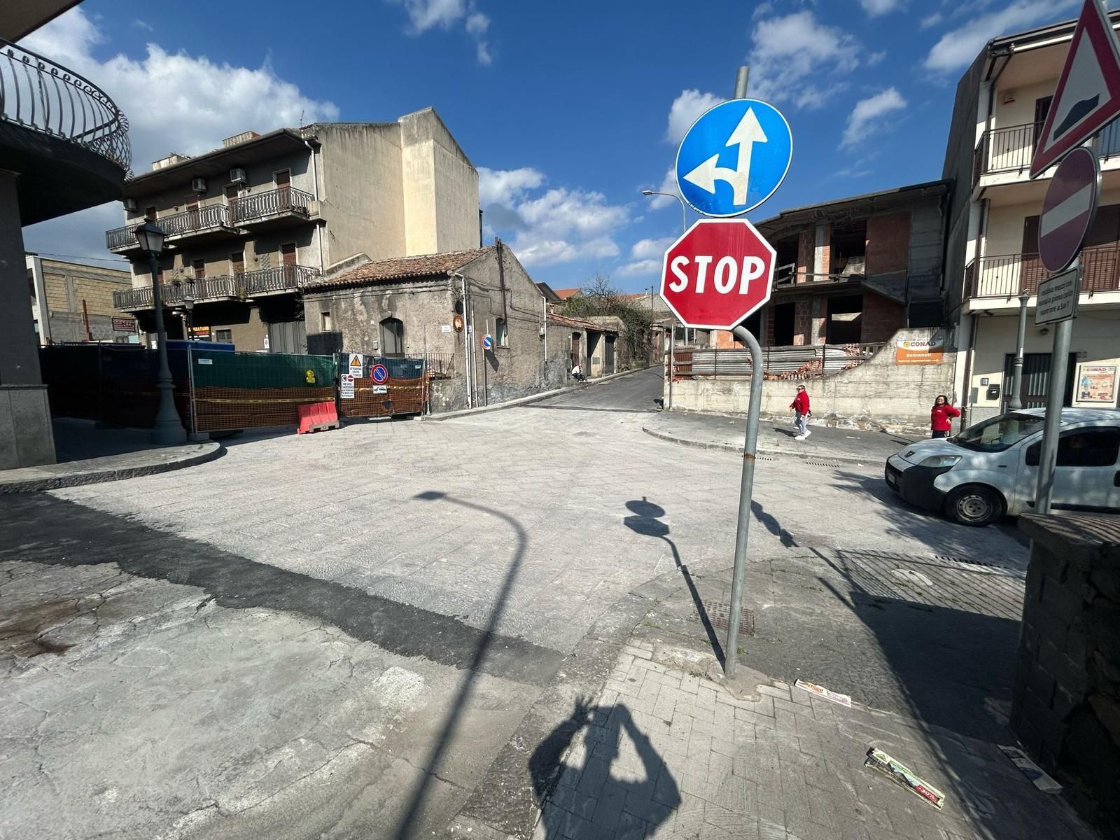 Belpasso - lavori strada via Roma 4