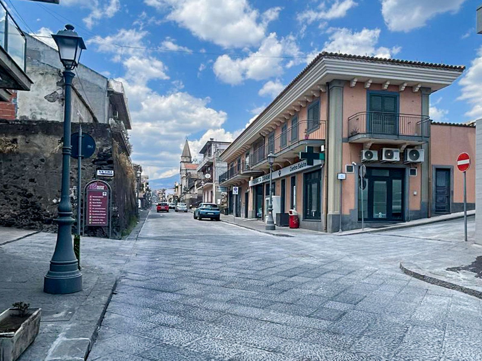 Belpasso - lavori strada via Roma 8